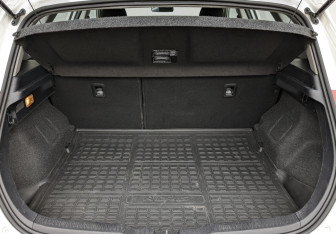 Подержанный автомобиль Toyota Auris Hatchback 2013 года (10 фото)