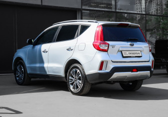 Подержанный автомобиль Geely Emgrand X7 2020 года (6 фото)