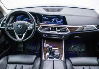 Подержанный автомобиль BMW X5 2021 года (13 фото)