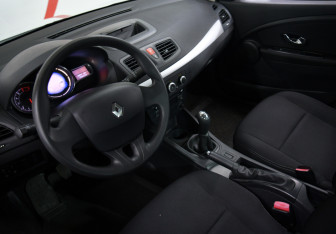Подержанный автомобиль Renault Fluence 2014 года (7 фото)