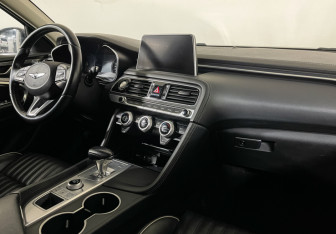 Подержанный автомобиль Genesis G70 2020 года (9 фото)