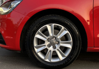 Подержанный автомобиль Audi A1 2012 года (9 фото)