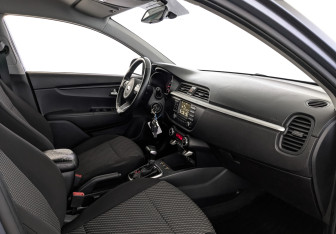 Подержанный автомобиль Kia Rio Hatchback 2019 года (13 фото)