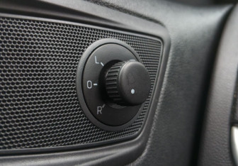 Подержанный автомобиль Skoda Yeti 2012 года (17 фото)