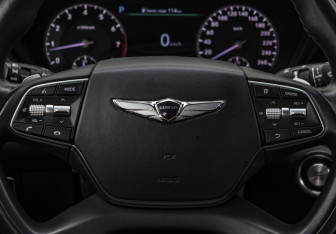 Подержанный автомобиль Genesis G90 2019 года (11 фото)