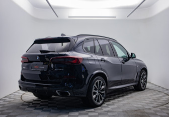 Подержанный автомобиль BMW X5 2021 года (5 фото)