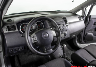Подержанный автомобиль Nissan Tiida Hatchback 2008 года (12 фото)