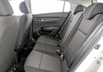 Подержанный автомобиль Kia Rio Hatchback 2021 года (12 фото)