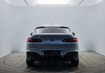 Подержанный автомобиль BMW X4 2021 года (4 фото)