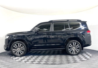 Подержанный автомобиль Toyota Land Cruiser Suv 2022 года (8 фото)