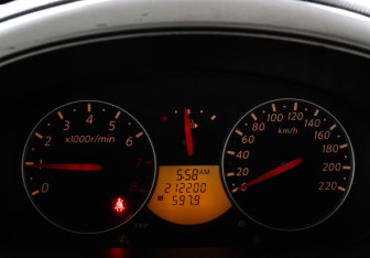 Подержанный автомобиль Nissan Micra Hatchback 2005 года (11 фото)