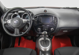 Подержанный автомобиль Nissan Juke 2011 года (13 фото)