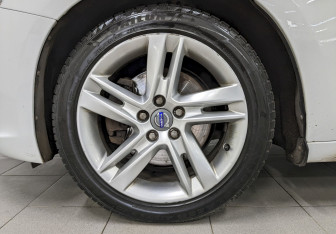 Подержанный автомобиль Volvo S60 2014 года (18 фото)
