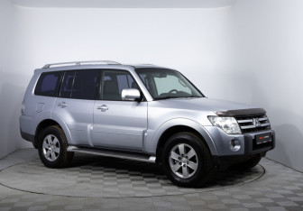 Подержанный автомобиль Mitsubishi Pajero 2008 года (3 фото)