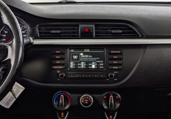 Подержанный автомобиль Kia Rio Hatchback 2019 года (16 фото)