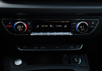 Подержанный автомобиль Audi Q5 2023 года (24 фото)