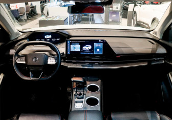 Подержанный автомобиль Changan UNI-S 2024 года (23 фото)