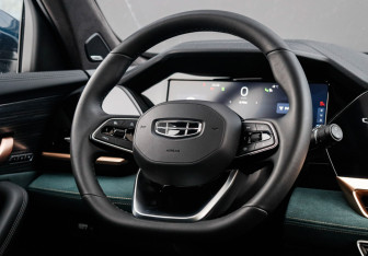 Подержанный автомобиль Geely Monjaro 2023 года (30 фото)