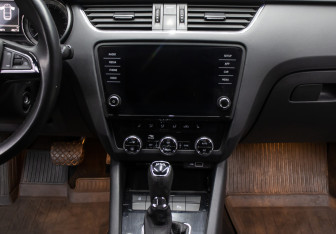 Подержанный автомобиль Skoda Octavia Liftback 2019 года (15 фото)