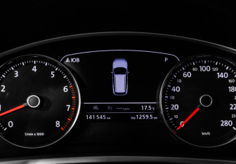 Подержанный автомобиль Volkswagen Touareg 2012 года (10 фото)