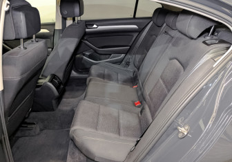 Подержанный автомобиль Volkswagen Passat Sedan 2018 года (12 фото)