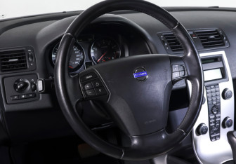 Подержанный автомобиль Volvo C30 2012 года (13 фото)