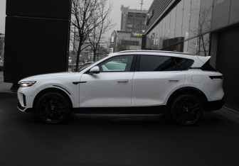 Подержанный автомобиль Voyah Free 2023 года (8 фото)