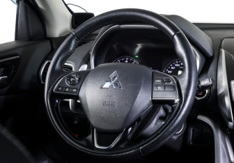 Подержанный автомобиль Mitsubishi Eclipse Cross 2019 года (15 фото)