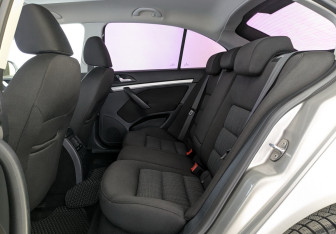 Подержанный автомобиль Skoda Octavia Wagon 2012 года (10 фото)