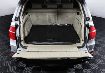 Подержанный автомобиль BMW X5 2009 года (10 фото)