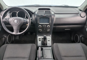 Подержанный автомобиль Suzuki Grand Vitara 2006 года (11 фото)