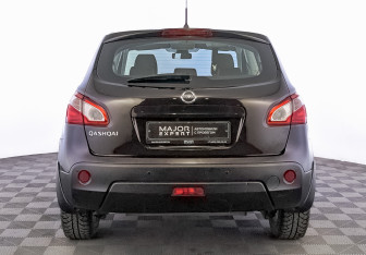 Подержанный автомобиль Nissan Qashqai 2012 года (6 фото)