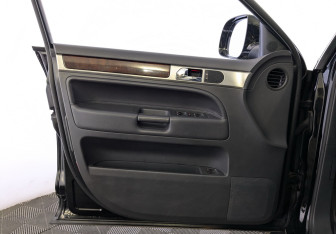 Подержанный автомобиль Volkswagen Touareg 2008 года (18 фото)