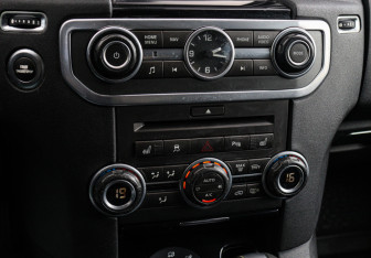 Подержанный автомобиль Land Rover Discovery 2010 года (22 фото)
