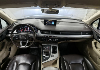 Подержанный автомобиль Audi Q7 2015 года (11 фото)