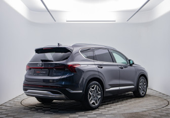 Подержанный автомобиль Hyundai Santa Fe 2021 года (5 фото)