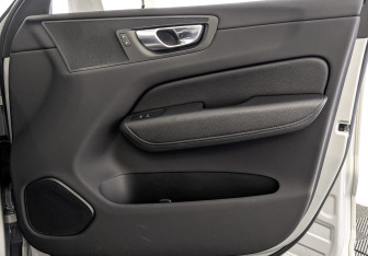 Подержанный автомобиль Volvo XC60 2021 года (25 фото)