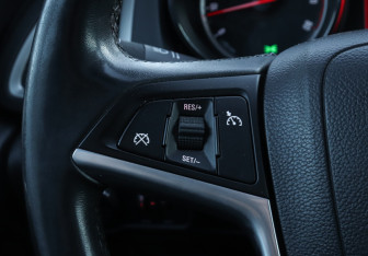 Подержанный автомобиль Opel Astra Hatchback 2011 года (16 фото)