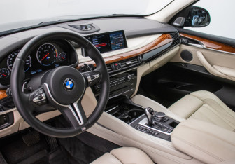 Подержанный автомобиль BMW X5 M 2015 года (9 фото)