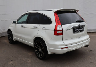 Подержанный автомобиль Honda CR-V 2011 года (6 фото)