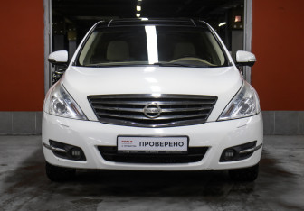 Подержанный автомобиль Nissan Teana 2012 года (2 фото)