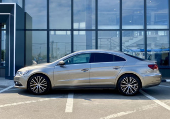 Подержанный автомобиль Volkswagen Passat CC 2012 года (8 фото)