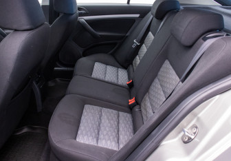 Подержанный автомобиль Skoda Octavia Liftback 2009 года (11 фото)