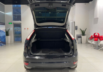 Подержанный автомобиль Ford Focus Sedan 2008 года (7 фото)