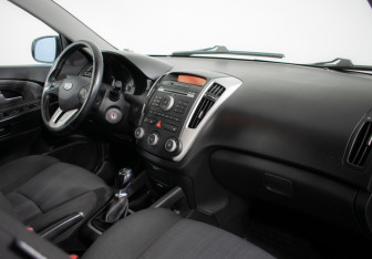 Подержанный автомобиль Kia Ceed Wagon 2012 года (9 фото)