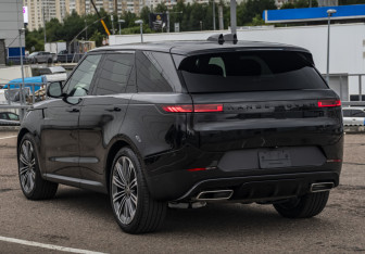 Подержанный автомобиль Land Rover Range Rover Sport 2025 года (9 фото)
