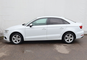 Подержанный автомобиль Audi A3 Sedan 2018 года (8 фото)