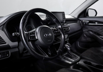 Подержанный автомобиль Kia Seltos 2020 года (14 фото)