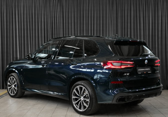 Подержанный автомобиль BMW X5 2023 года (7 фото)