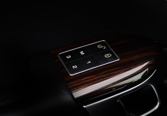 Подержанный автомобиль Land Rover Range Rover 2014 года (22 фото)